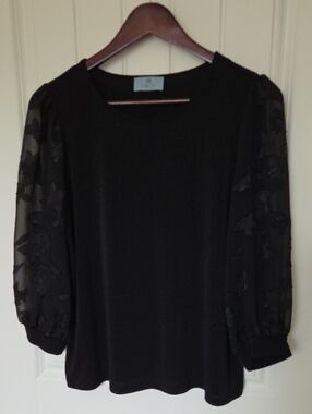 CeCe Black Round-Neck Knit Top (sz L)